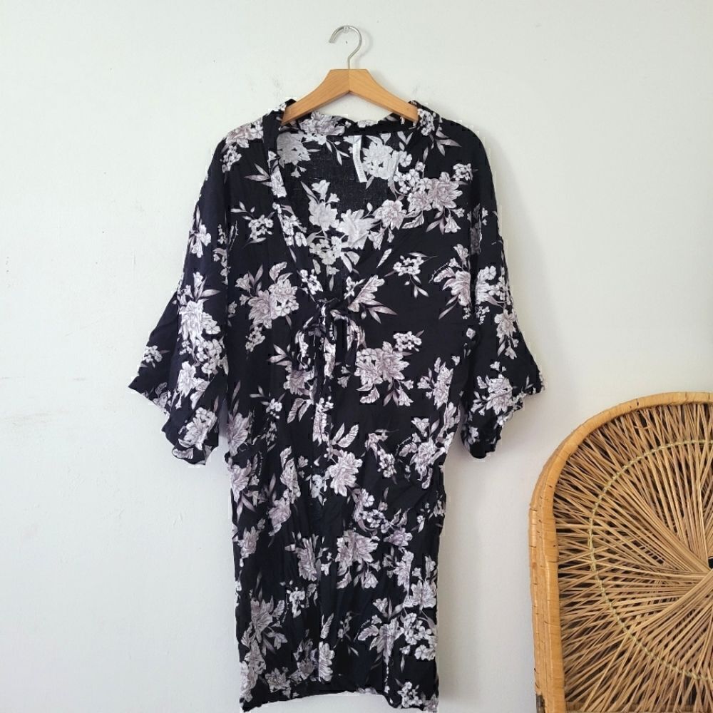 Spiritual Gangster Maya Kimono Floral Black White OS